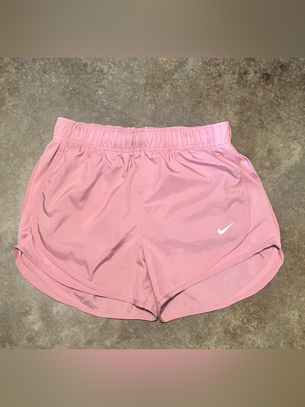 Nike Tempo Shorts- Dusty pink Small
